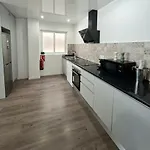 Apartament Spacious 3br With Terrace 300m *
