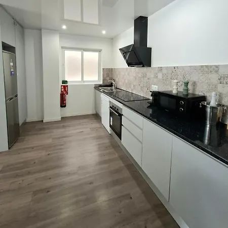 Appartement Spacious 3br With Terrace 300m Pmt13 *